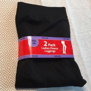 One pair of black leggings, size XXL (20)